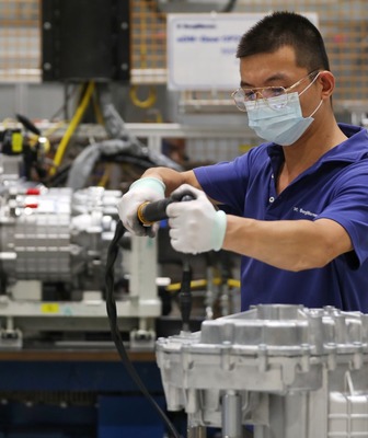 上半年武漢高新產(chǎn)品生產(chǎn)加快,新能源汽車、工業(yè)機(jī)器人等大幅增長(zhǎng)