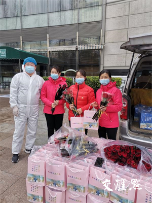 讓“白衣戰(zhàn)士”吃穿不愁去戰(zhàn)斗!武漢“最前線”有支“保姆隊”